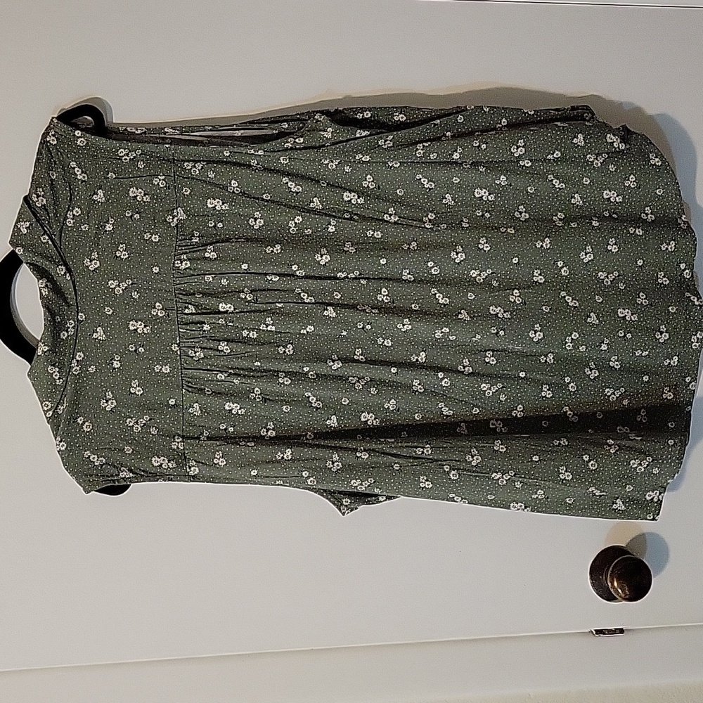 NWT Torrid Olive Floral Sleeveless Blouse - Picture 5 of 11